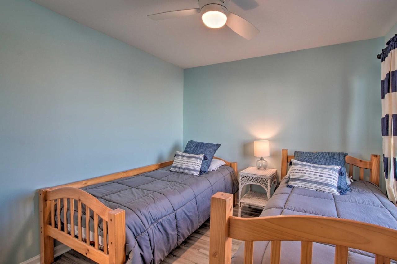 Ocean-View Condo With Deck, Steps To Carolina Beach! Exterior photo